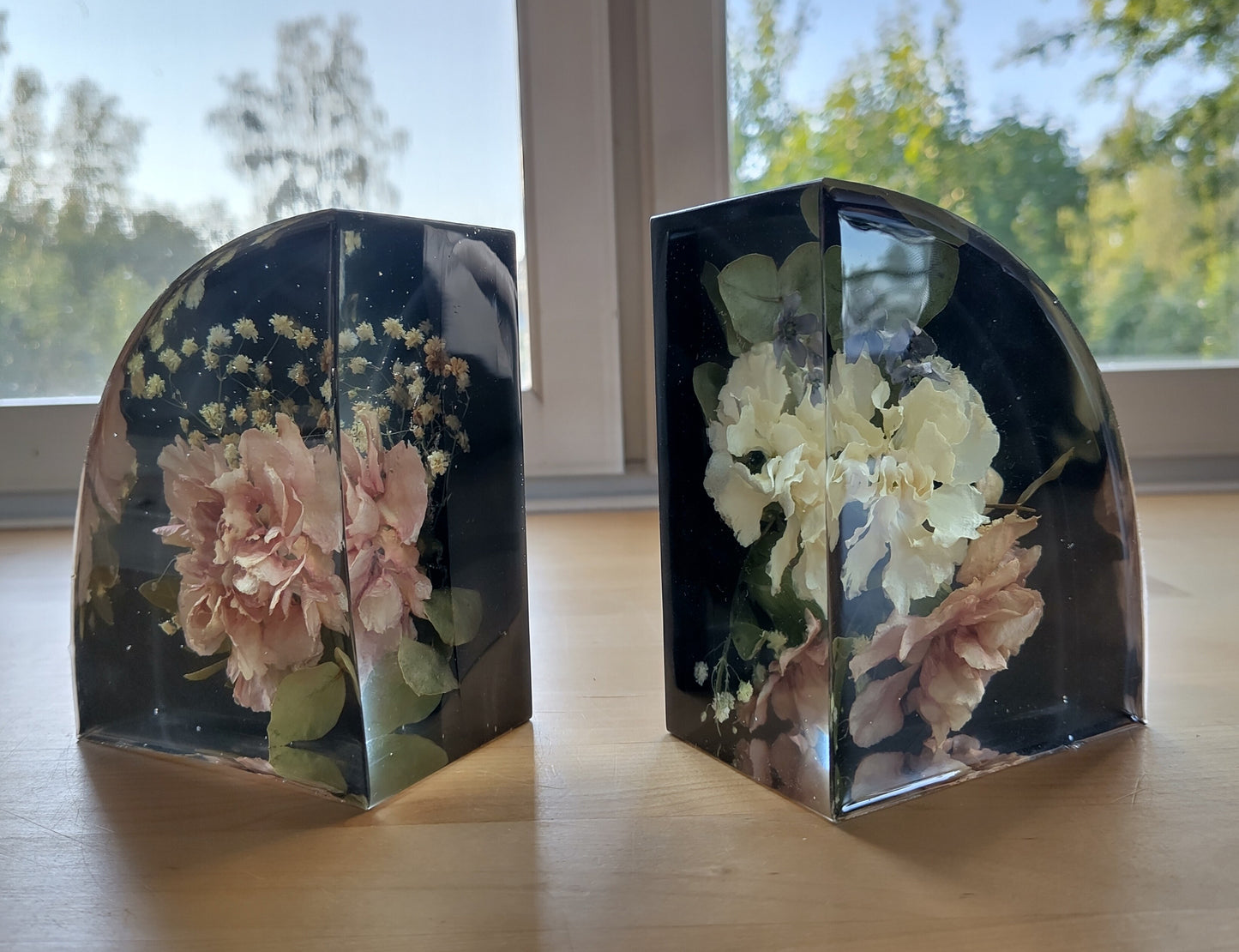 Book Ends (pair) in Epoxy Resin 10 x13 cm with your own flowers