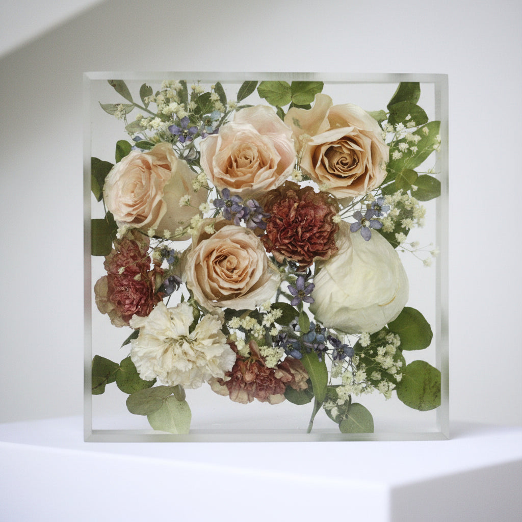 Big Square in Epoxy Resin 20 x 20 cm with your own flowers