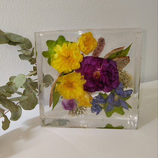 Medium Square in Epoxy Resin 15.5 x15.5 cm, with your own flowers