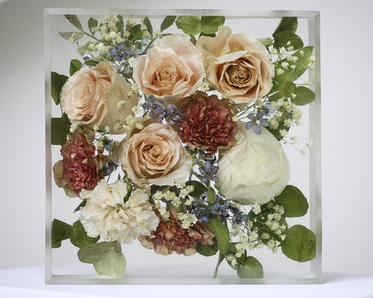Big Square in Epoxy Resin 20 x 20 cm with your own flowers
