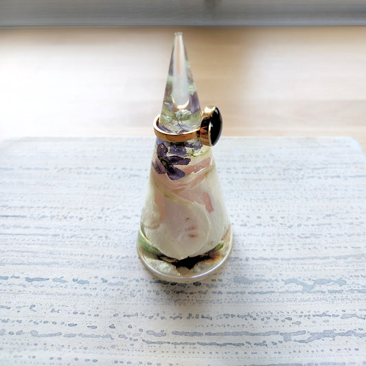 Ring holder in Epoxy Resin, 10 cm high with your own flowers (add on)